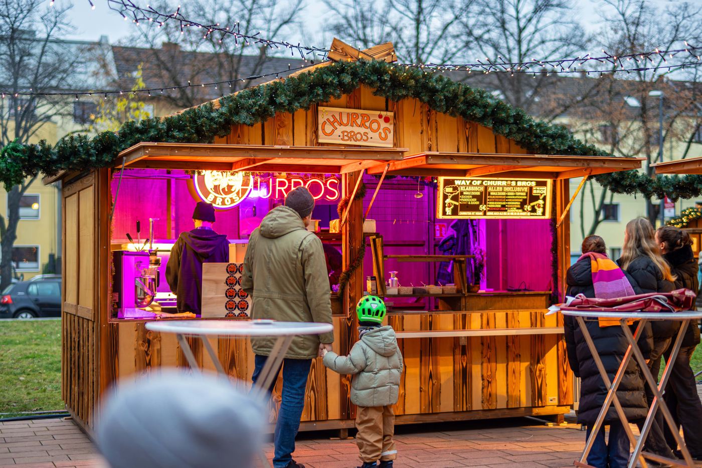 Beleuchtete Churros-Hütte